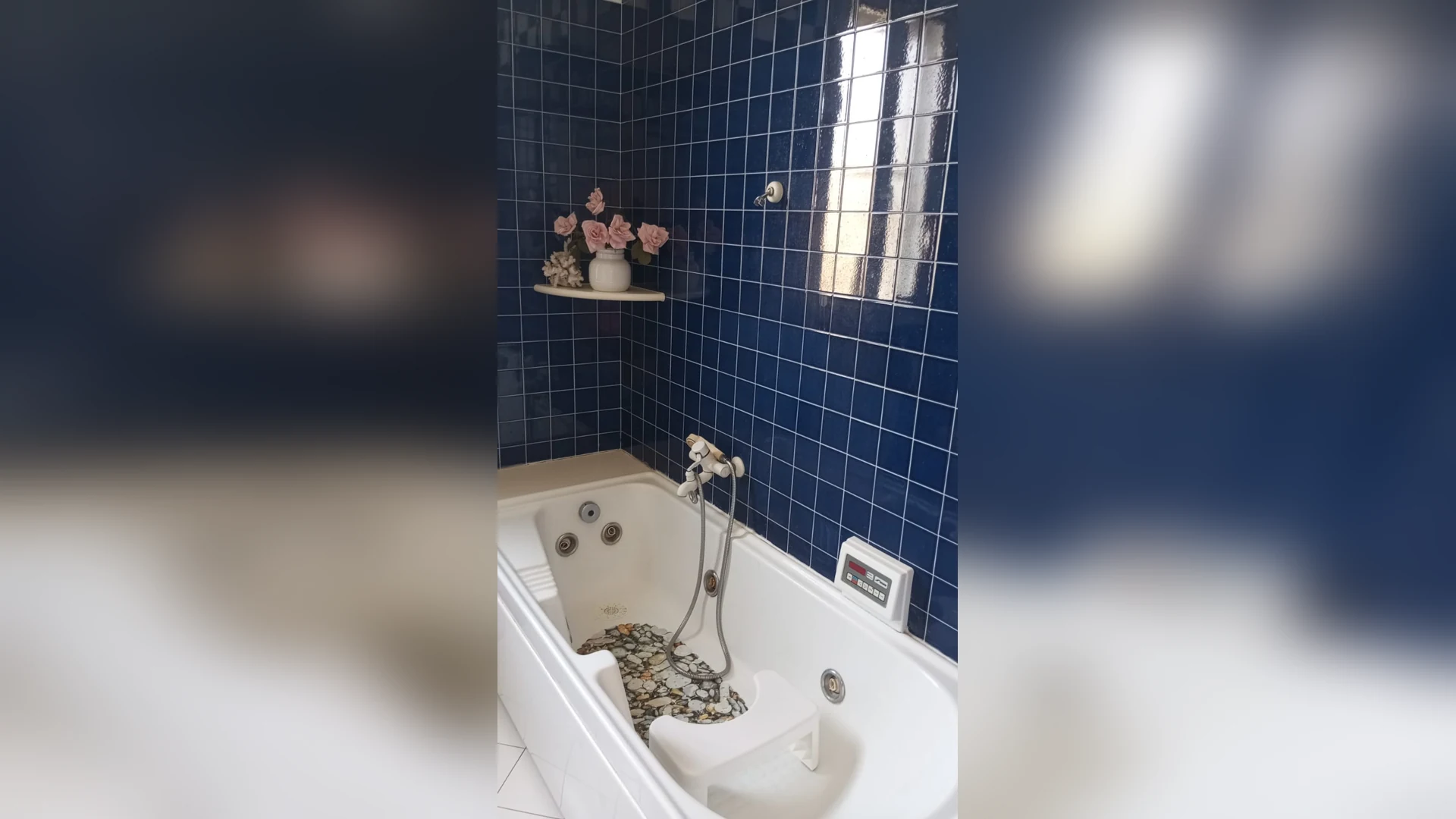 Vasca con doccia bagno stanza Magnolia