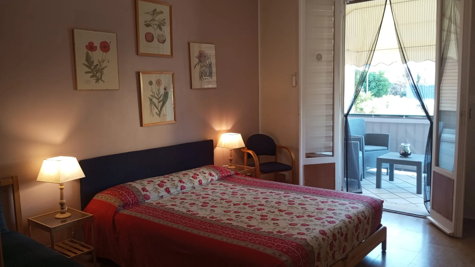 Stanza Glicine, letto matrimoniale